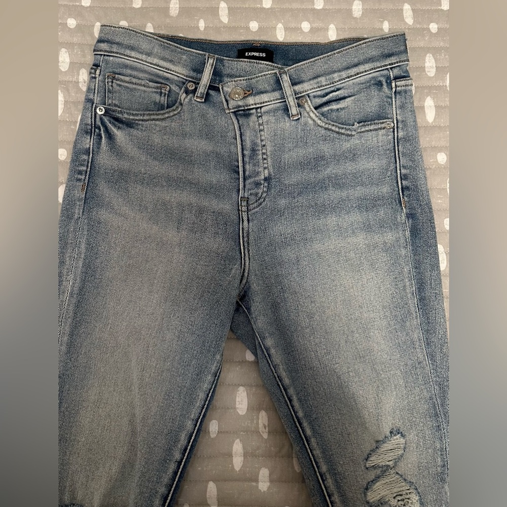 High Waisted Crossover Waistband
Ripped Skinny Jeans - Picture 2 of 6